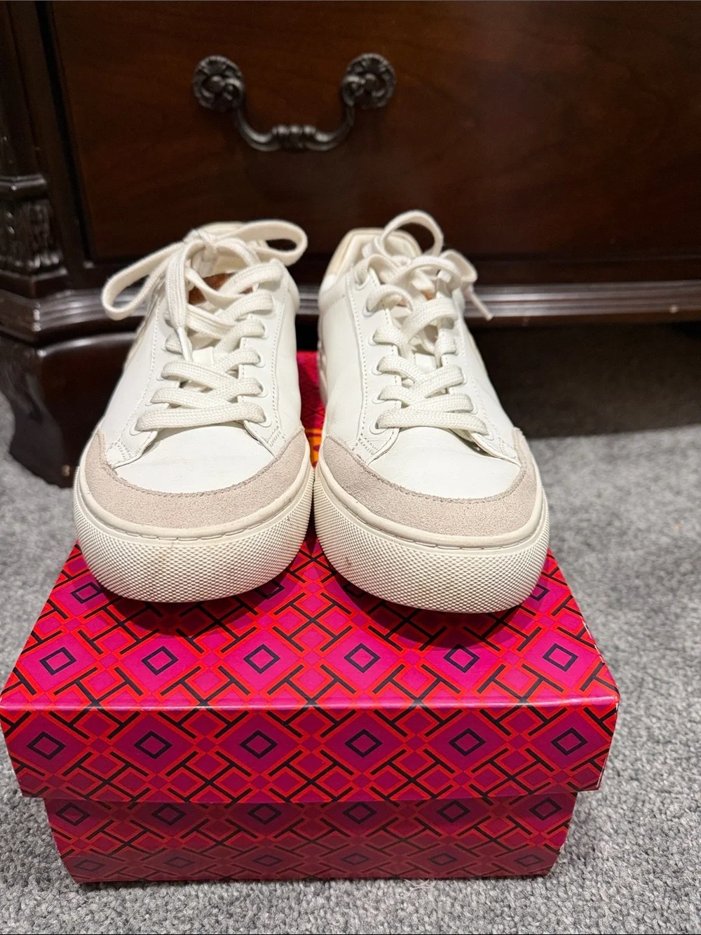 Tory Burch Cream and Beige Leather Logo Sneakers. 7.5
